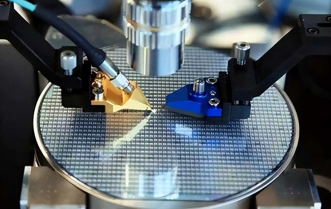 台積(jī)電真的慌(huāng)了,它可能(neng)真的要求(qiú)助于中國(guó)芯片了